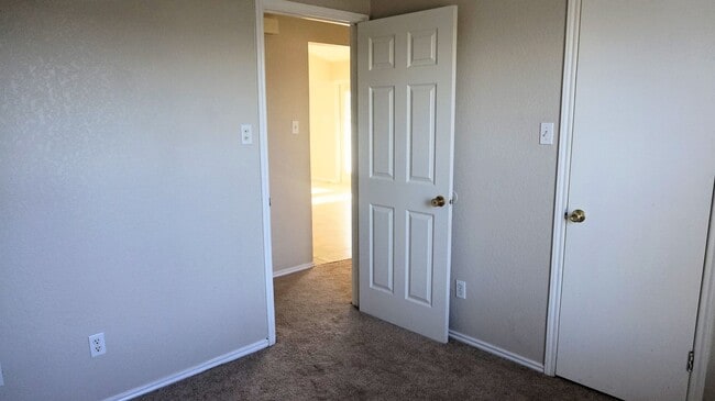 Building Photo - 2301 Flintstone Cir