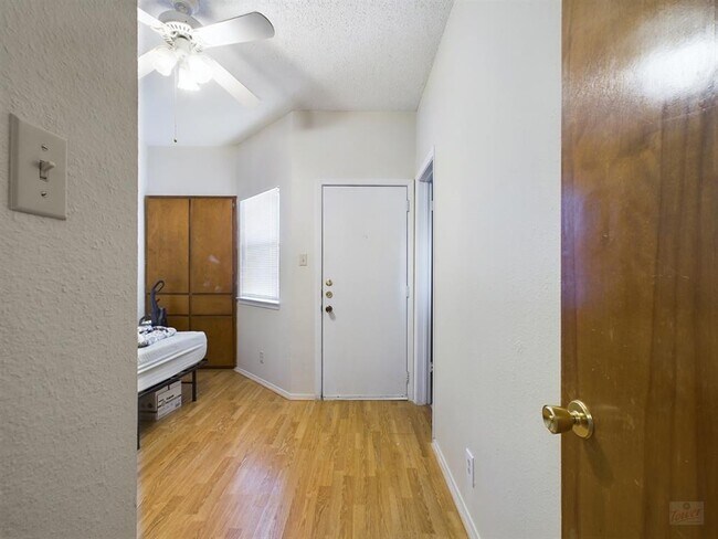 Building Photo - 3316 Guadalupe St