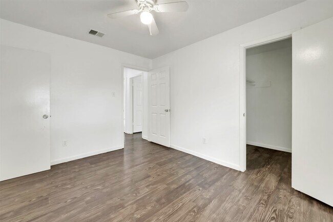 Building Photo - 22102 Breezy Hill Dr