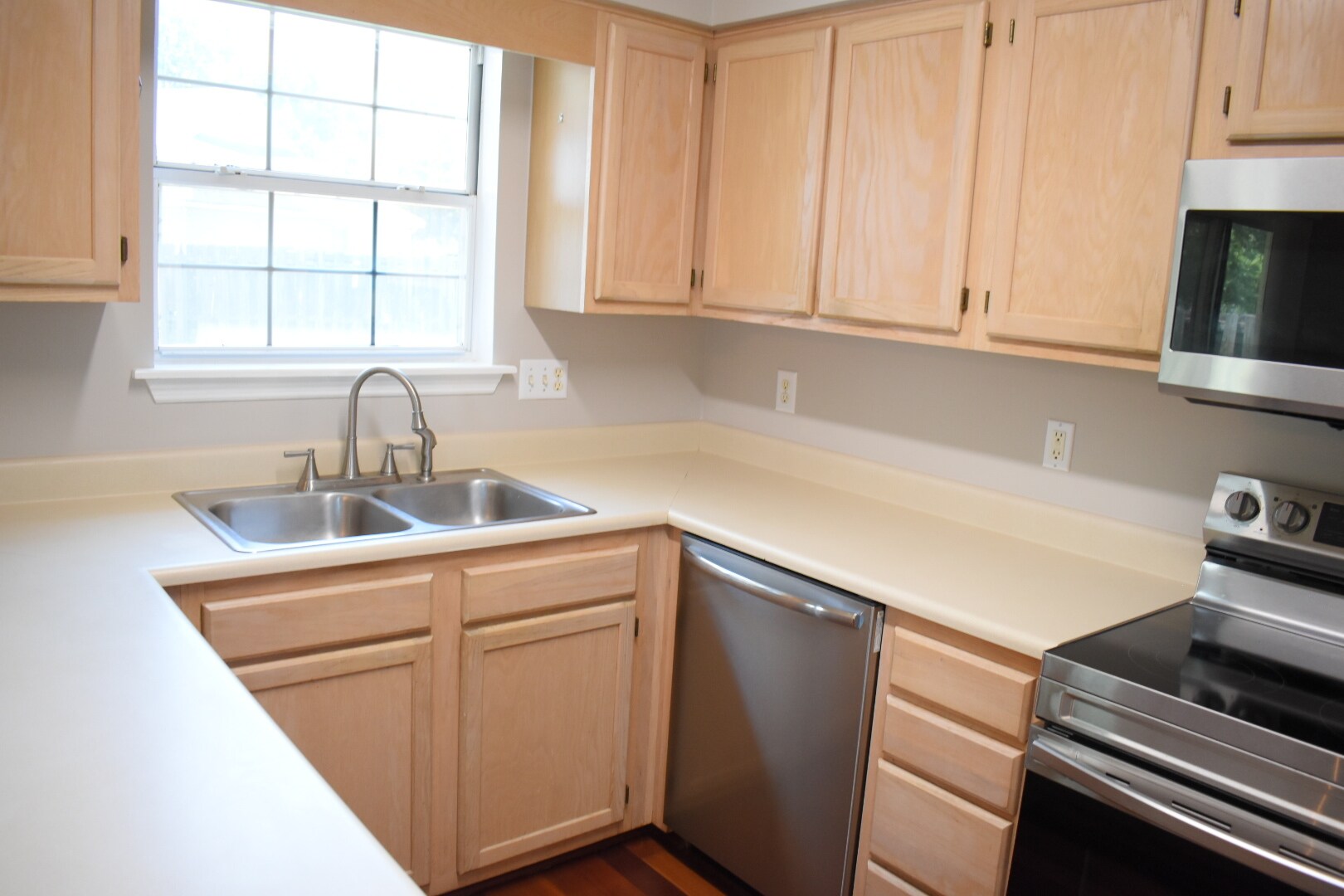 Building Photo - 4824 Weybridge Ln