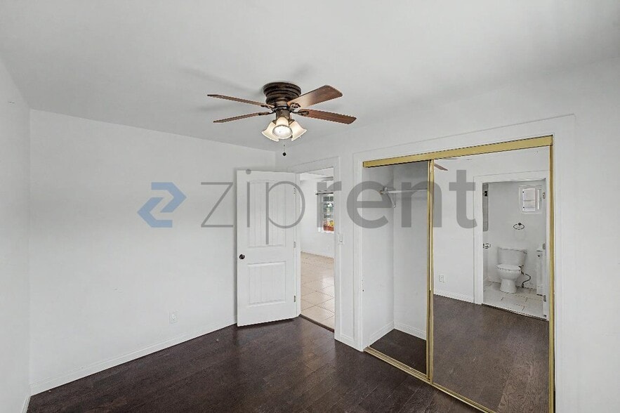 Building Photo - Unit