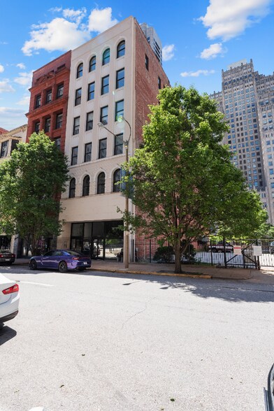 Building Photo - 1006 Olive St