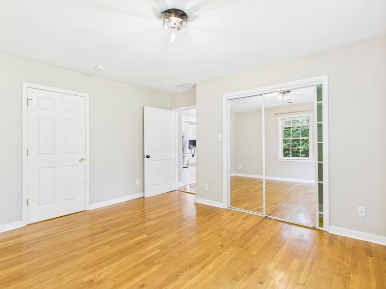 Building Photo - 1310 Devers Rd