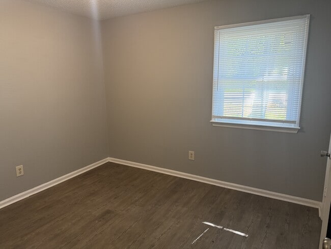 Building Photo - 2338 Brentwood St