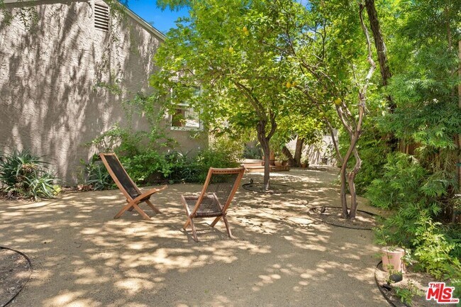 Building Photo - 1338 Montecito Cir