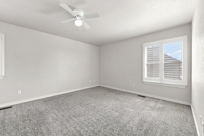 Building Photo - $3,040.95, 6 bed, 4 bath located in Colorado Springs