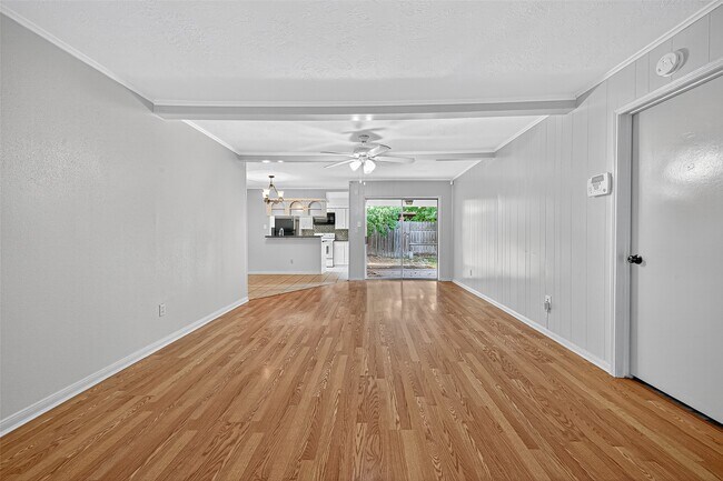 Building Photo - 3303 Palm Desert Ln