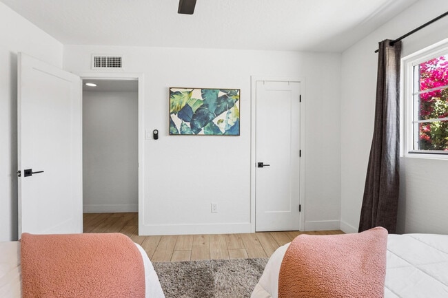 Building Photo - 7616 E 3rd St