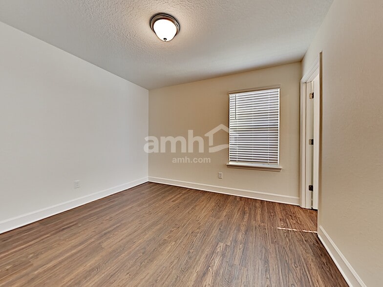 Building Photo - 417 Sandstone Dr