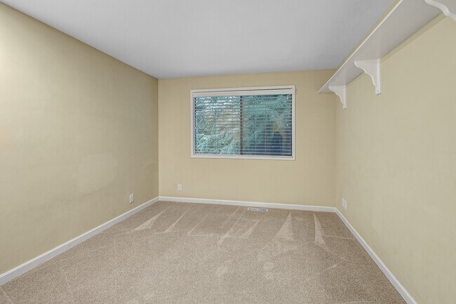 Building Photo - 3635 211th Pl NE