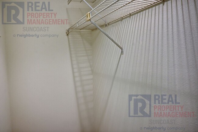 Building Photo - 251 Fenwick Dr