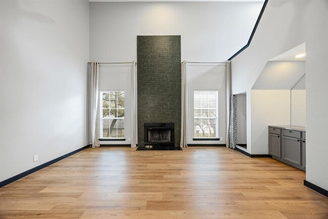 Building Photo - 903 Lipan Trail