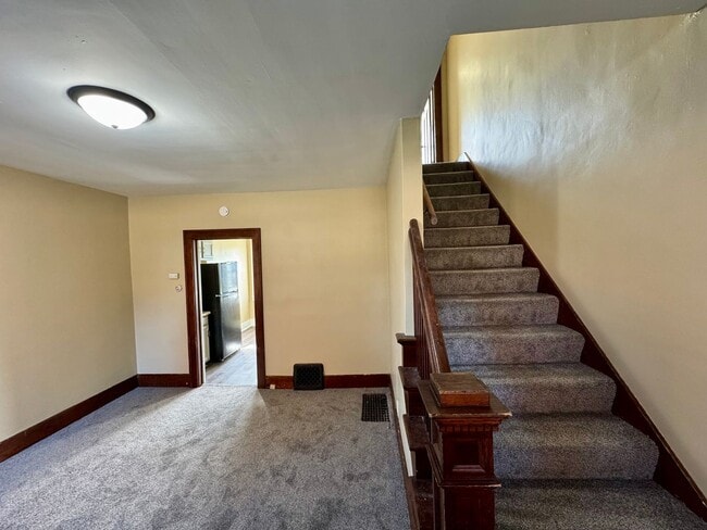 Building Photo - Updated 2BR Townhome Across from Stephens Park