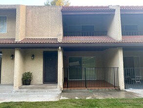 Building Photo - 2 Bedroom TownHome