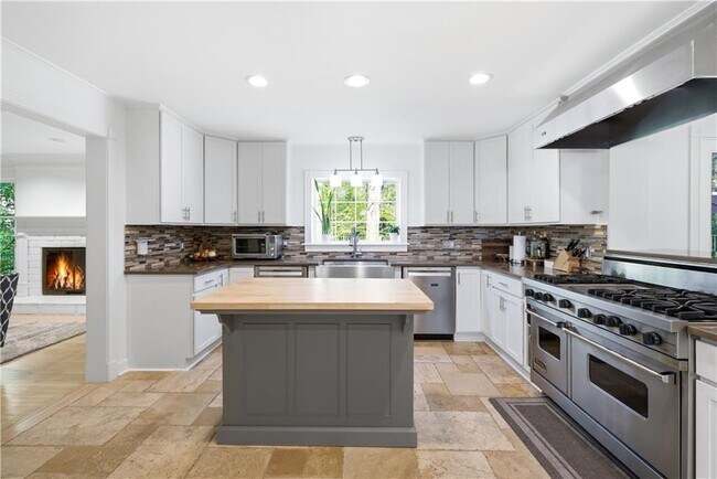Building Photo - 4115 Glen Devon Dr NW