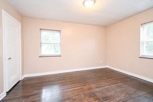 Building Photo - 3042 Percy Ave