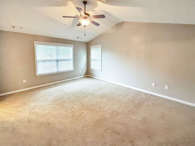 Building Photo - End Unit Townhome - 3BR, 2.5BA with Garage
