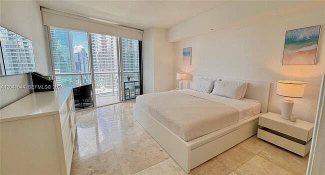 Building Photo - 475 Brickell Ave