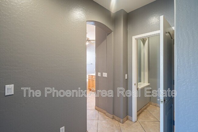 Building Photo - 110 W Cardinal Way