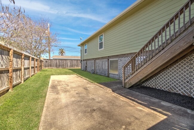 Building Photo - 1618 Bayou Shore Dr