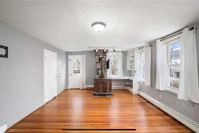 Building Photo - 118 Bernon St