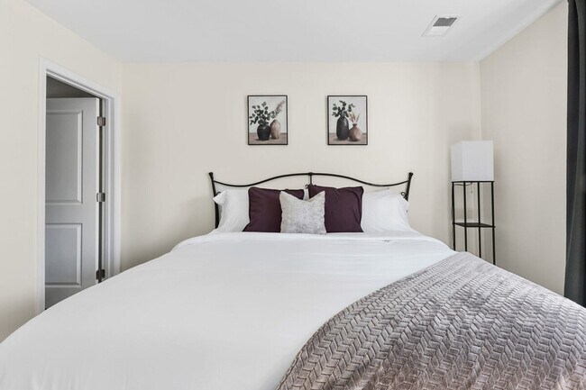 Building Photo - 739 Jacobs Millpond Rd