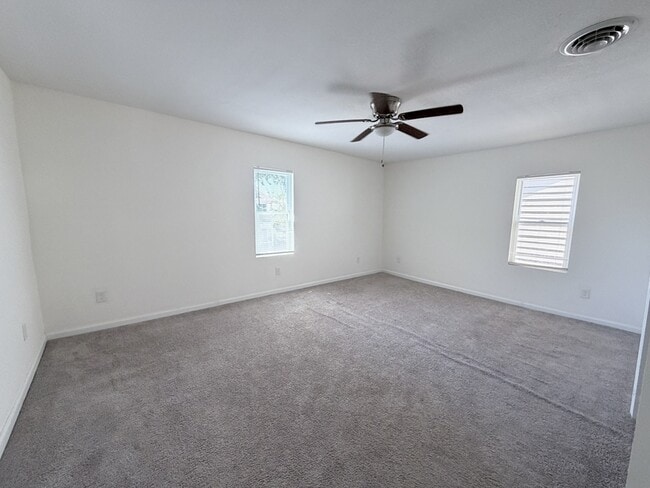 Building Photo - 907 Rugby St