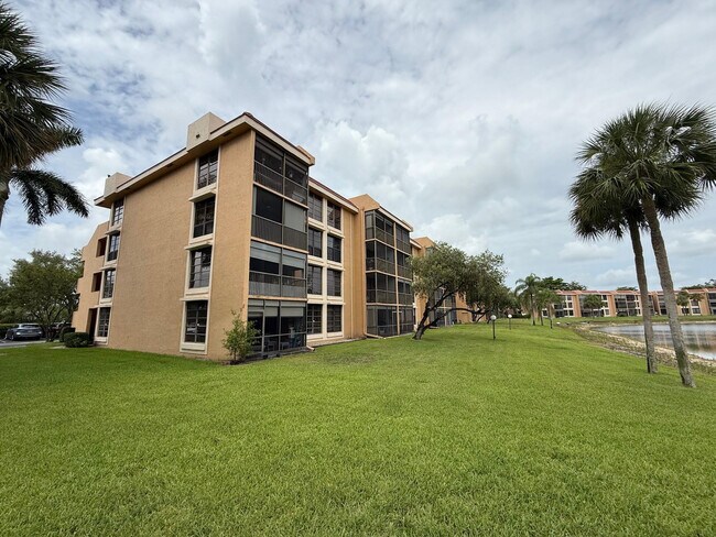 Building Photo - 6215 Coral Lake Dr