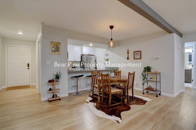Building Photo - Charming 2-Bedroom Condo in Genesee!