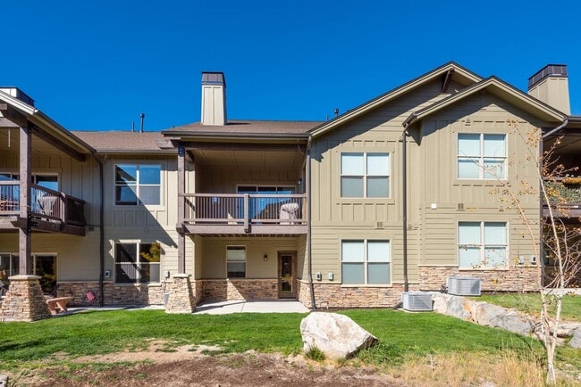 Building Photo - Modern Townhome in Black Rock Ridge
