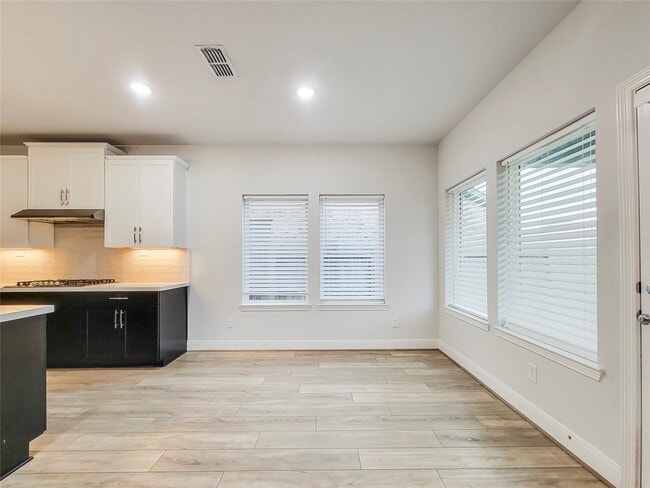 Building Photo - 8926 Emerald Cane Dr