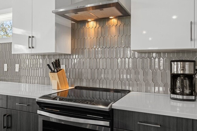 Building Photo - 1224 2nd Ave S