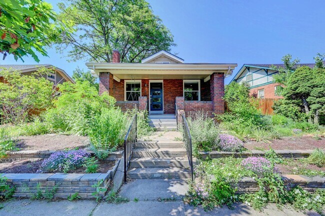 Building Photo - $3,950 - Charming and Updated 4 bed, 3 bat...