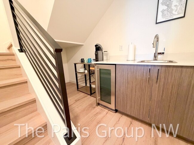 Building Photo - Gorgeous 2021 Fremont/Wallingford 3BR Overlooking Downtown, Mt Rainier & SLU, Garage w/EV Chgr, W...