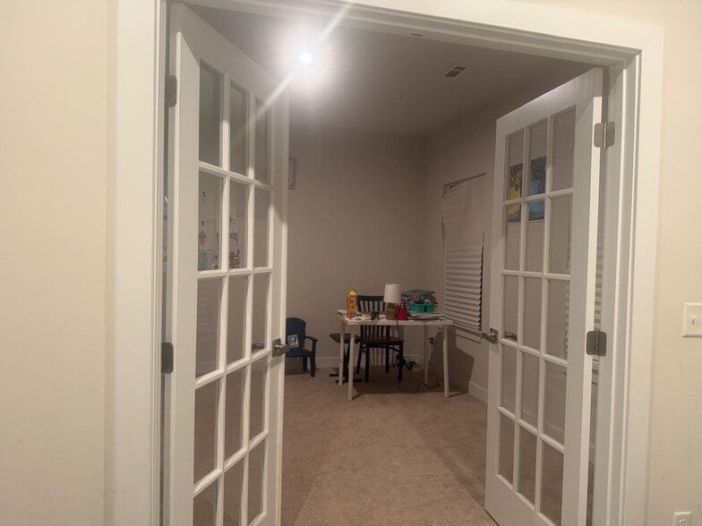 Building Photo - 300 Finnegan Ct