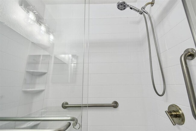 Building Photo - 587 Shady Grove Dr