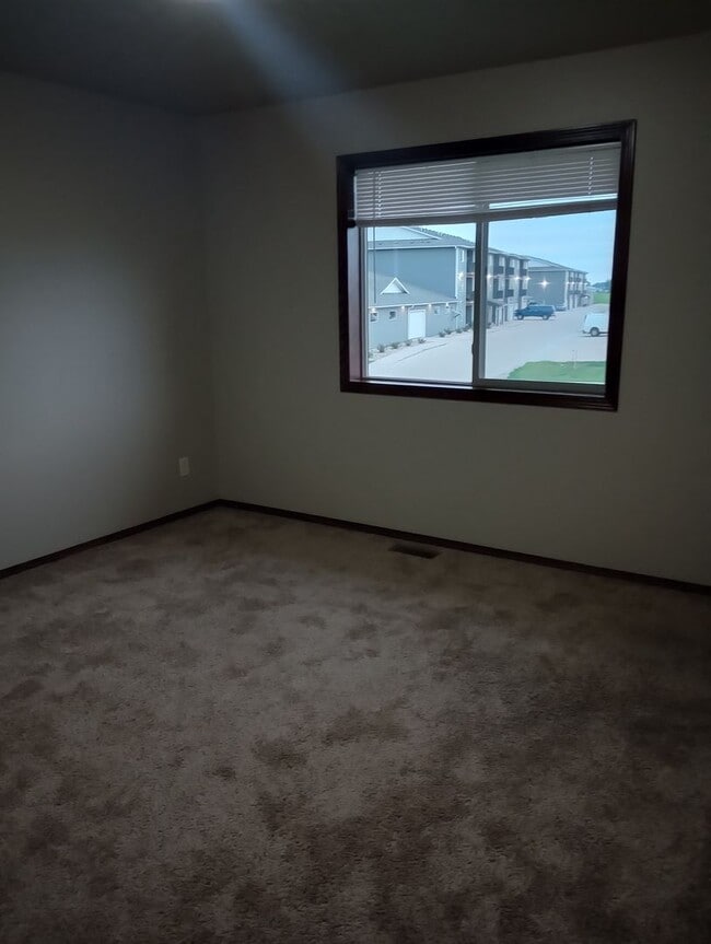 Building Photo - Two bedroom one bathroom w/ single garage