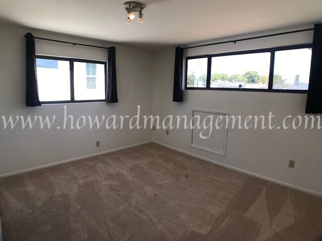 Building Photo - Two story home with newer central A/C in the Mar Vista Hills. Large kitchen, family room, and lar...