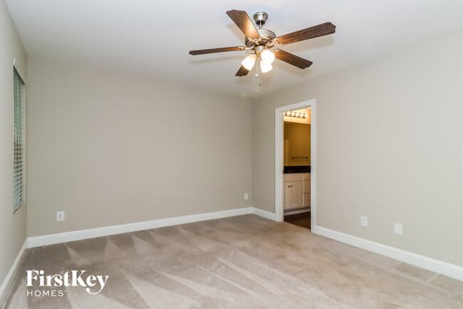 Building Photo - 2065 Samantha Dr