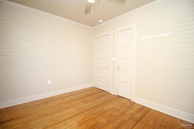 Building Photo - 3102 E De Soto St