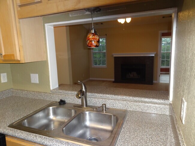 Building Photo - 303 Morning Sun Dr