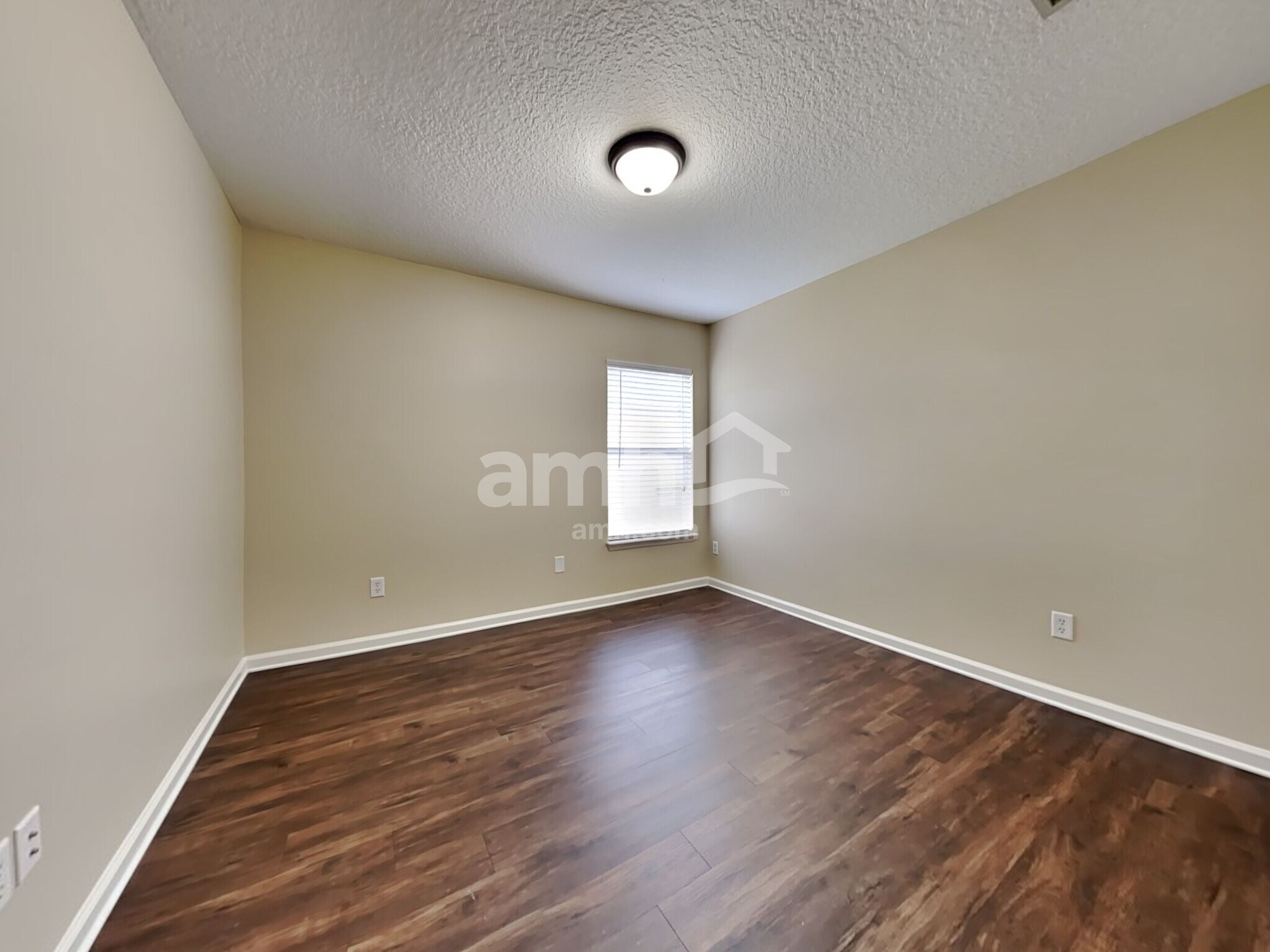 Building Photo - 705 Waterlily Way