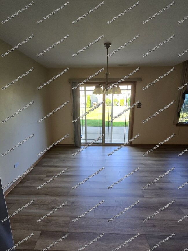 Building Photo - Two Bedroom Dyer Townhome