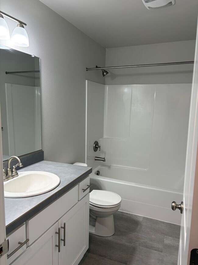 Building Photo - Newer Home in Crestview Crossing - Ideal Newberg location & a Neighborhood Park!