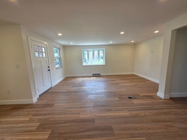 Building Photo - Fully Updated 3-bedroom, 2-bathroom house for rent in North Allegheny School District!