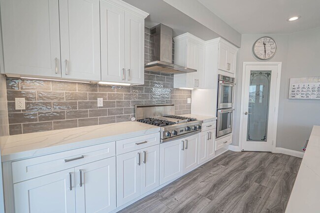 Building Photo - Spectacular 5-Bedroom Home with Pool, RV P...