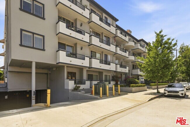 Building Photo - 11218 Camarillo St