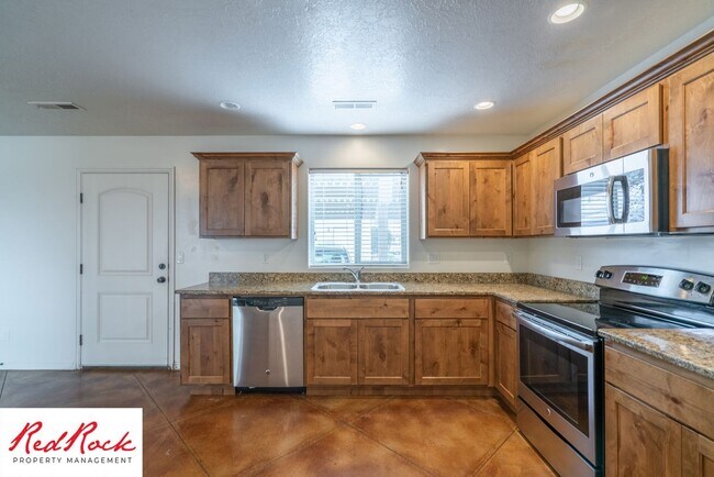 Building Photo - 2801 E 450 N