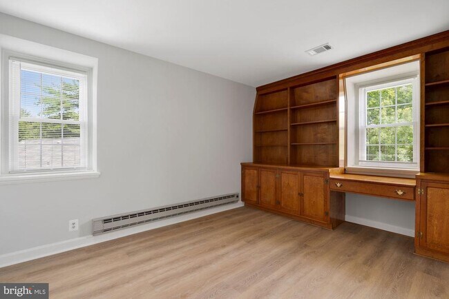 Building Photo - 3008 S Abingdon St