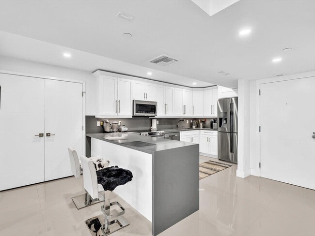 Building Photo - 3440 S Ocean Blvd